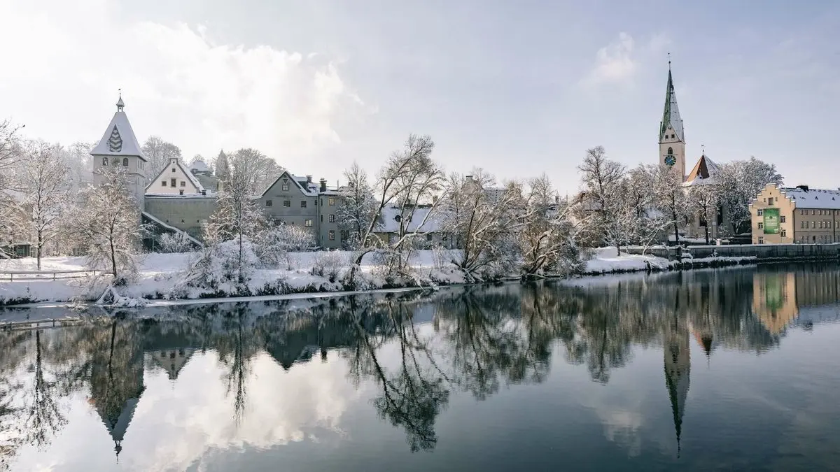 Kempten: verschneites Illerufer