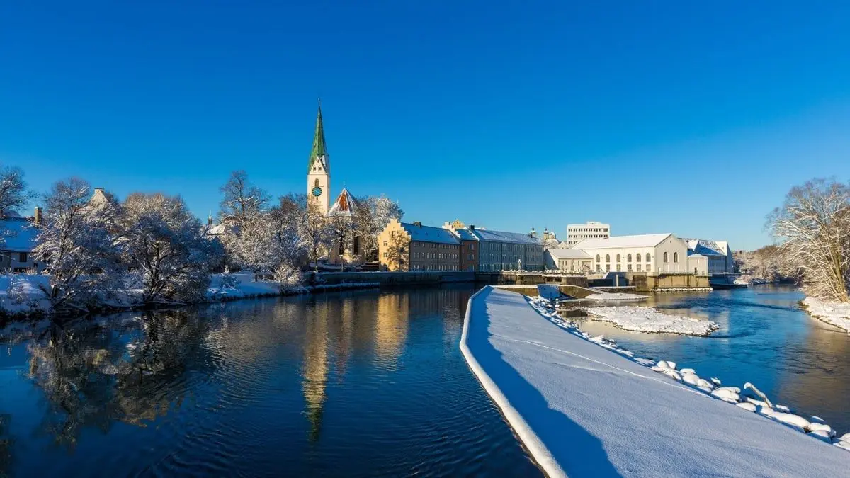 Kempten: verschneites Illerufer