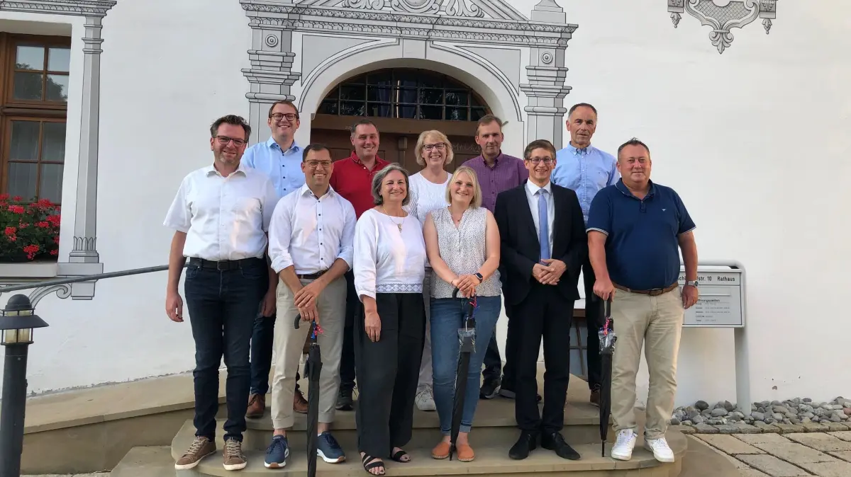 Der neue Gemeinderat in Öpfingen (von links): Dominik Maier, Daniel Kneißle, Michael Kleck, Christian Rudolf, Monika Diepold, Claudia Burkhardtsmayer, Katharina weinbuch, Paul Fritsch, Wolfgang Reitmayer, Bürgermeister Andreas Braun und Harald Schlecht.