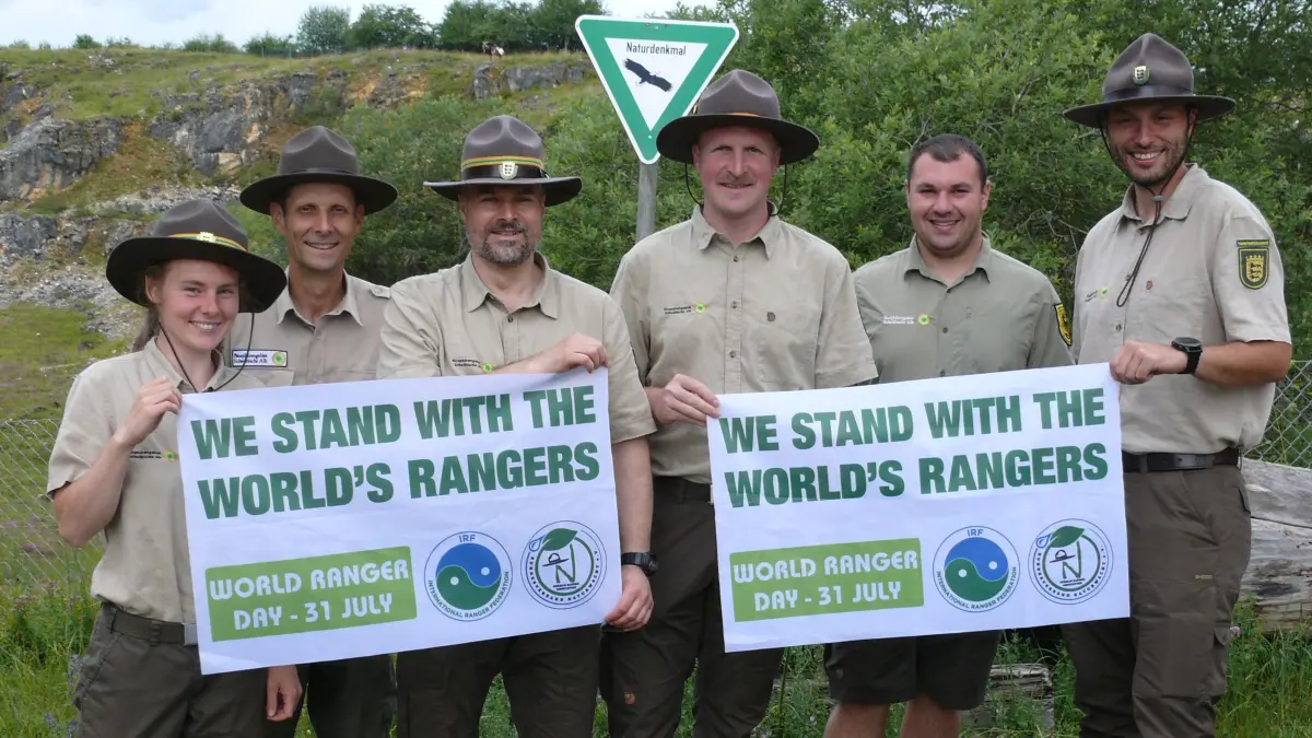 Insa Kleiner, Martin Gienger, Steffen Schretzmann, Daniel Schlemonat, Steffen Wachter und Florian Holzschuh (von links) sind als Ranger auf der Schwäbischen Alb unterwegs.