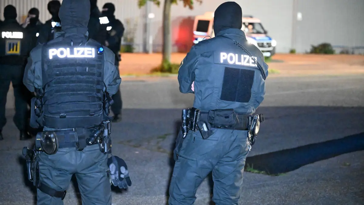 Polizei löst Konzert von Rechtsextremen auf