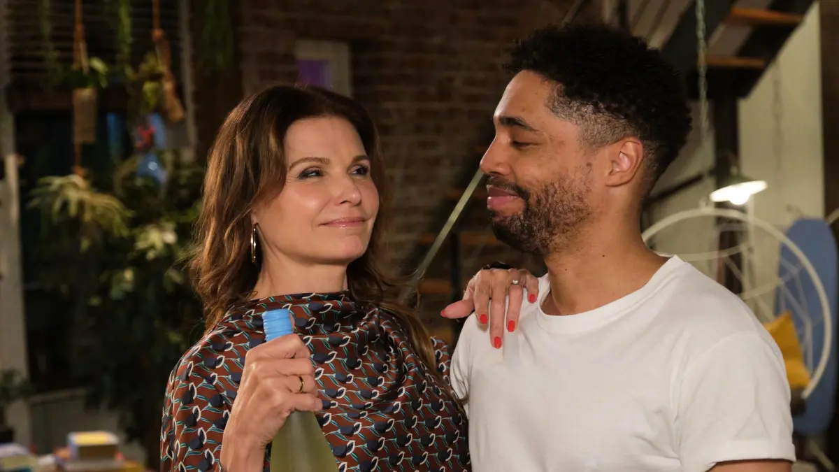 Heiraten Britta (Tabea Heynig) und Theo (Julius Dombrink) bald?
