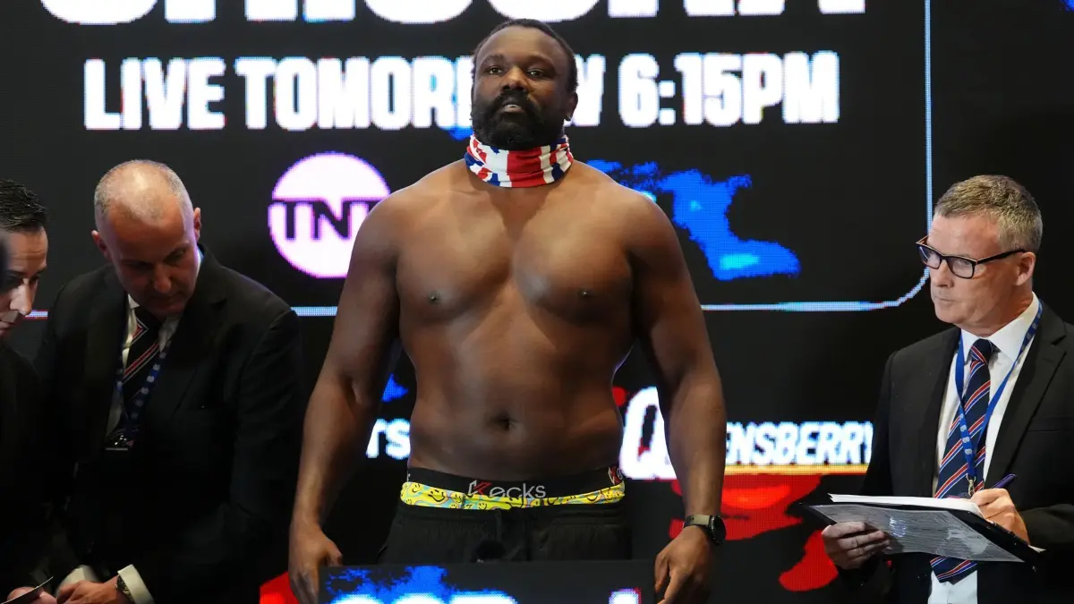 Vor dem Boxkampf Chisora gegen Joyce: 26.07.2024, Großbritannien, London: Boxen, Schwergewicht: Derek Chisora aus Großbritannien beim Wiegen im O2 Intercontinental Hotel. Foto: Zac Goodwin/PA Wire/dpa +++ dpa-Bildfunk +++