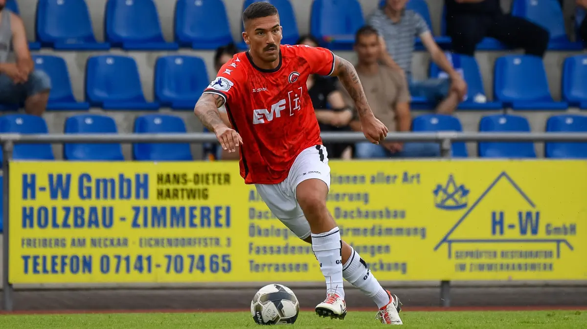 SGV Freiberg Fussball vs. 1.Goeppinger SV, Fussball, Regionalliga Suedwest, 1. Spieltag, 2024/2025, 27.07.2024, : Leon Braun (1.Goeppinger SV #08) ,SGV Freiberg Fussball vs. 1.Goeppinger SV, Fussball, Regionalliga Suedwest, 1. Spieltag, 2024/2025, 27.07.2024,
Foto: Eibner-Pressefoto/Bernd Leitner