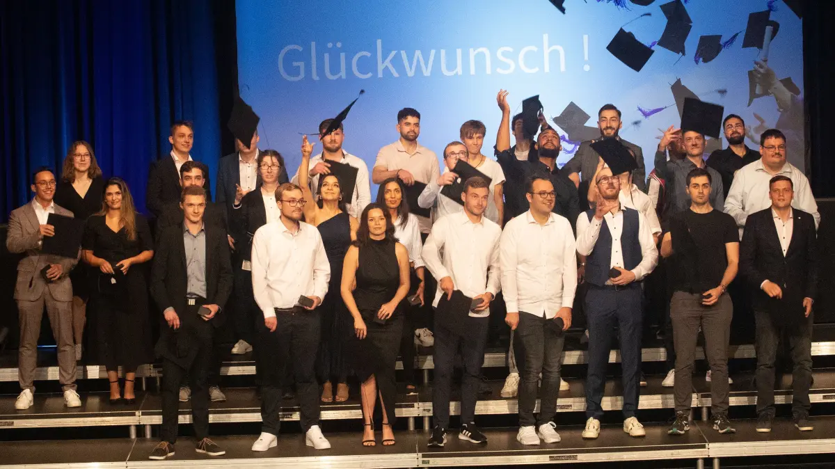 Die Fakultät Informatik an der Hochschule Albstadt feiert mit den Absolventen