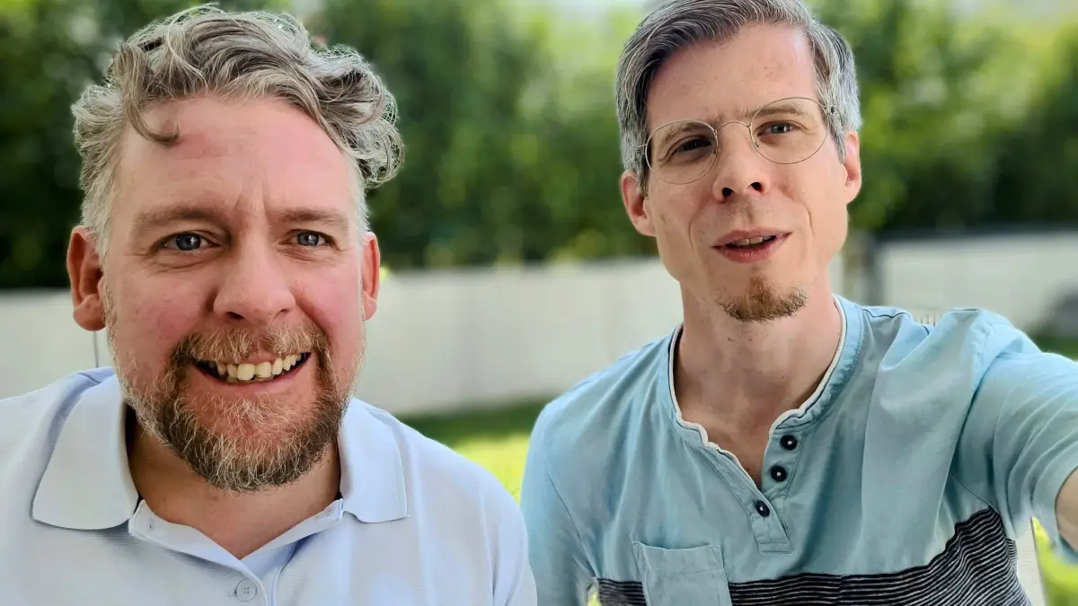 Die Erfinder des Chatbots Ulmer Spatz, der auf der Homepage der Stadt Ulm genutzt werden kann: René Heine (links) und Benjamin Steinvorth.