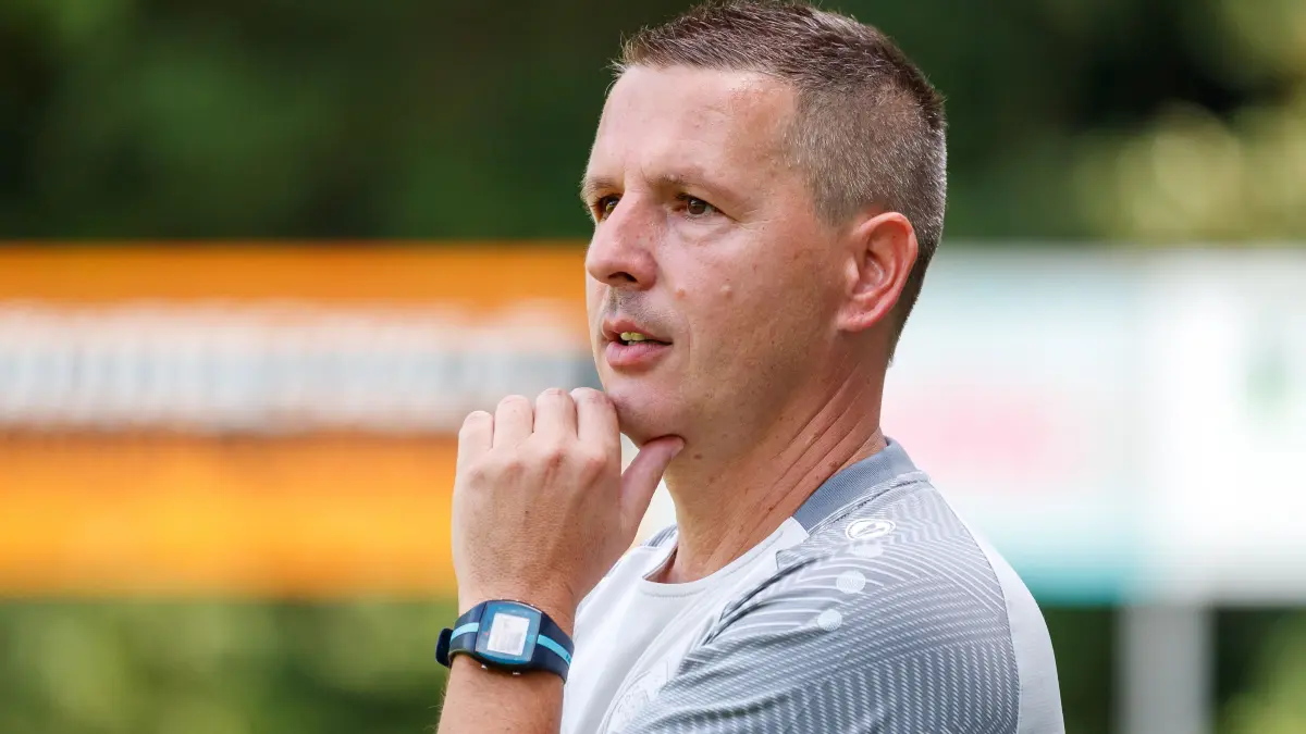 Fussball Landesliga: Fussball Landesliga; SC Geislingen - TSV Weilimdorf;
Trainer Benjamin Bilger (SC Geislingen);
19.08.2023; Stadion Eybacher Tal; Geislingen.
Foto: Thomas Madel