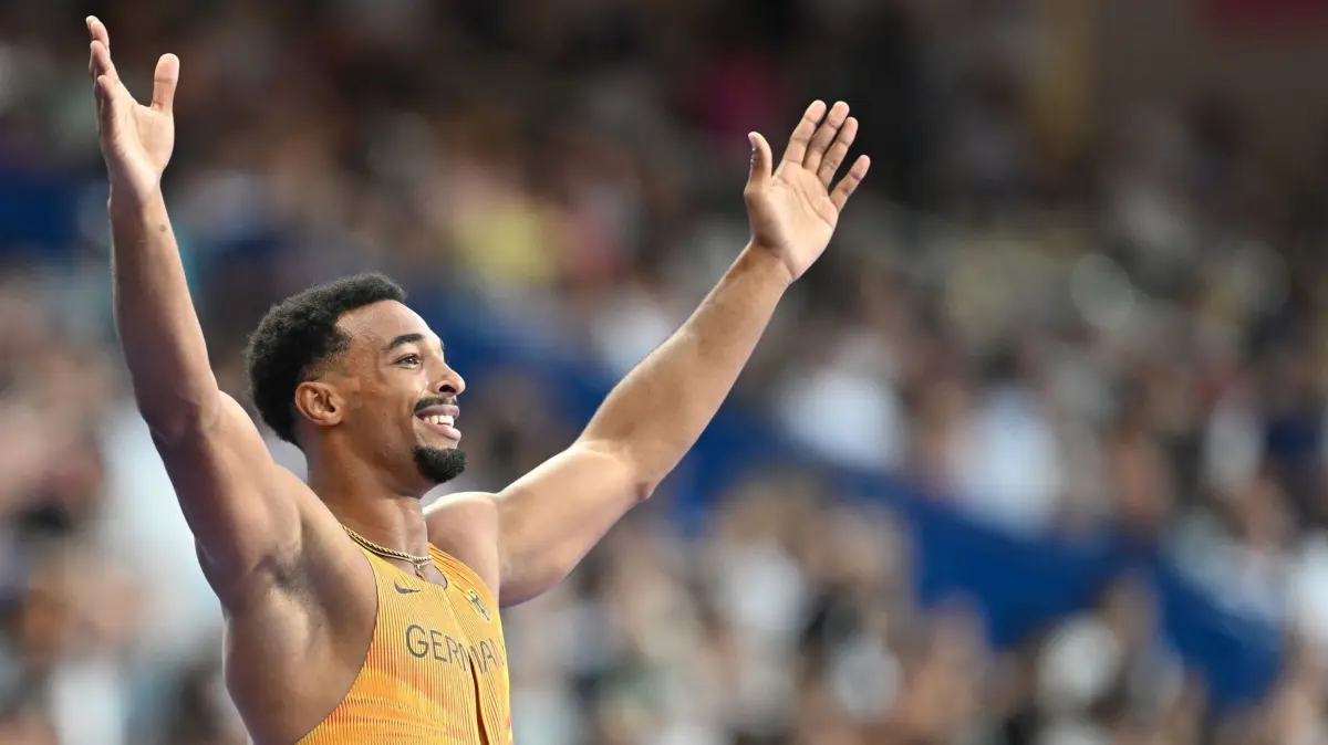 Paris 2024 - Leichtathletik: 02.08.2024, Frankreich, Saint-Denis: Olympia, Paris 2024, Leichtathletik, Stade de France, Vorkampf, Zehnkampf, Männer, 400 Meter, Leo Neugebauer aus Deutschland gestikuliert nach dem Wettbewerb. Foto: Sven Hoppe/dpa +++ dpa-Bildfunk +++