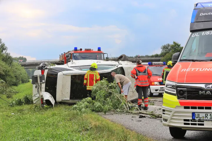 Aquaplaning – zwölf Verletzte bei Unfall auf A8