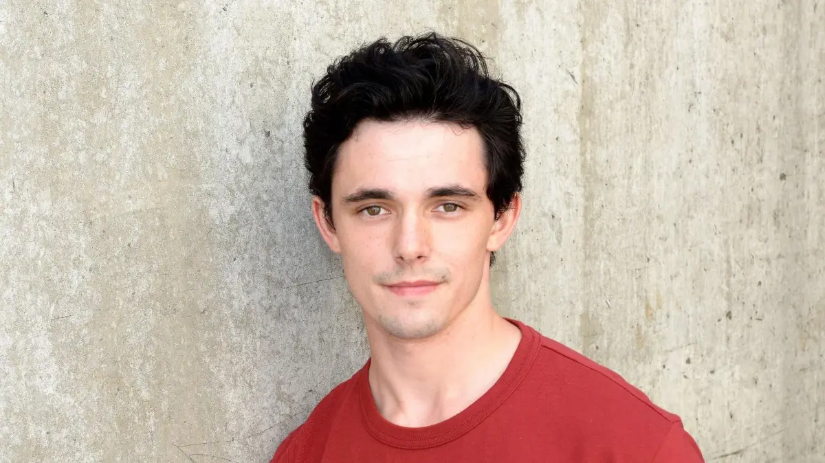 Luis (Marc Weinmann) hat seinen Freund betrogen.
