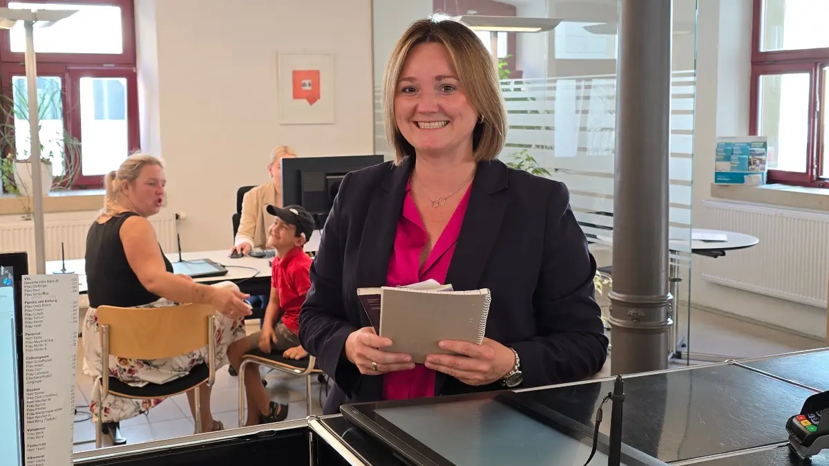 Die neue Langenauer Bürgermeisterin Daria Henning kommt jeden Tag gern ins Rathaus.