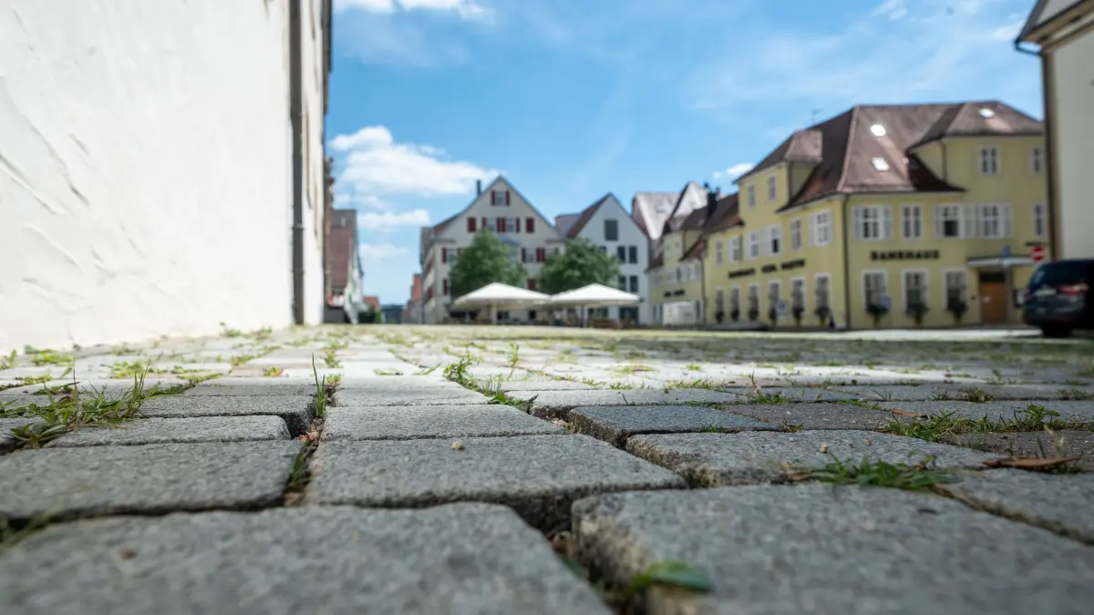 Göppingen Stadt Schlossplatz Hitze Schatten Sonne Pflasterbelag Pflaster
