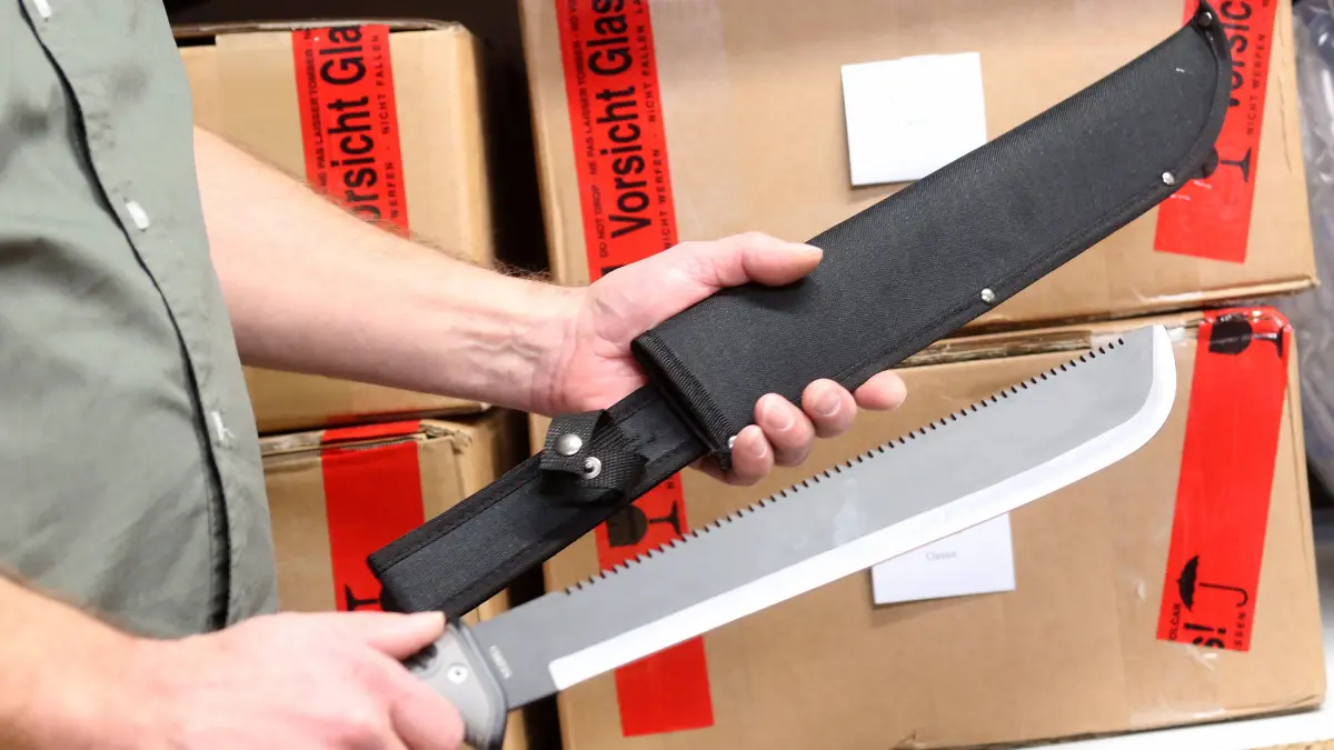 Mit einer Machete bedrohte ein Mann in Eberswalde eine Gruppe Männer. (Symbolbild)