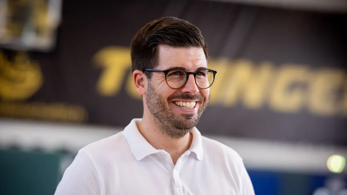 Tuebingen, Trainingsauftakt Tigers Tuebingen, 06.08.2024: Philipp Reinhart (Tigers Tuebingen, #General Manager)
Oeffentliches Pressetraining der Tigers Tuebingen in der Panzerhalle zur Saison 2024/2025 in der proA.
Foto: Eibner-Pressefoto/Dennis Duddek