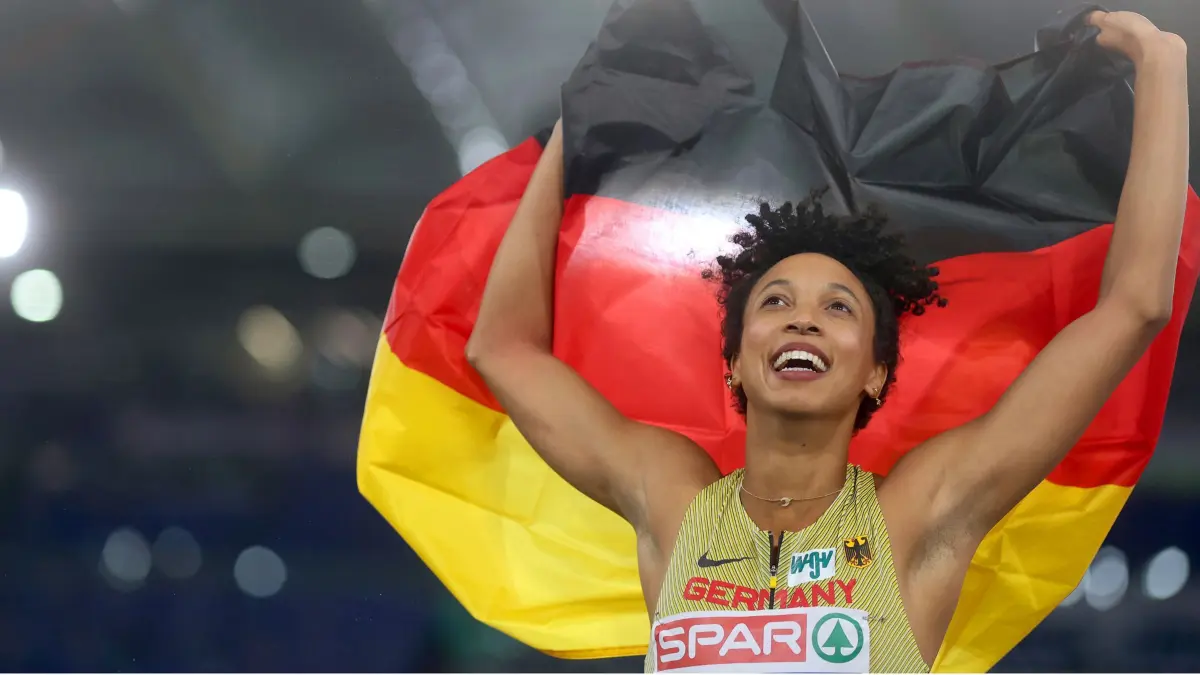 12.06.2024, Italien, Rom: Leichtathletik: Europameisterschaft, Weitsprung, Frauen, Finale, Malaika Mihambo aus Deutschland jubelt nach ihrem Sieg. Foto: Oliver Weiken/dpa +++ dpa-Bildfunk +++