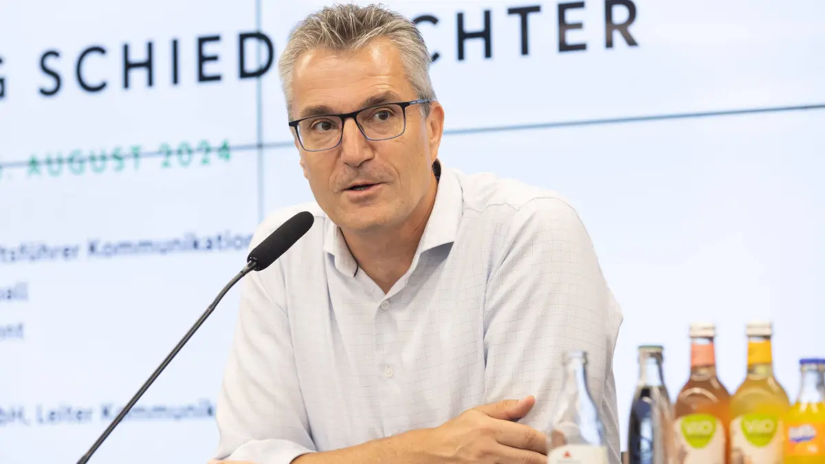 Pressekonferenz Medienschulung Schiedsrichter Knut Kircher, Gesch?ftsf?hrer und Kommunikation der DFB Schiri GmbH, spric: Pressekonferenz Medienschulung Schiedsrichter Knut Kircher, Gesch?ftsf?hrer und Kommunikation der DFB Schiri GmbH, spricht w?hrend der Medienschulung. Pressekonferenz Medienschulung Schiedsrichter am 6. August 2024 in Frankfurt am Main., Frankfurt am Main Hessen Deutschland DFB-Campus *** Press conference media training referee Knut Kircher, Managing Director Sport and Communication of DFB Schiri GmbH, speaks during the media training press conference media training referee on August 6, 2024 in Frankfurt am Main , Frankfurt am Main Hessen Germany DFB Campus