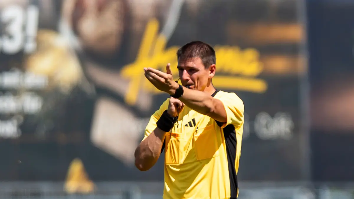GER, FV Ravensburg vs VFR Mannheim, Fussball, Oberliga BW, Spieltag 2, Saison 2024/25, 10.08.2024: Schiedsrichter Daniel Leyhr
GER, FV Ravensburg vs VFR Mannheim, Fussball, Oberliga BW, Spieltag 2, Saison 2024/25, 10.08.2024,
Foto: Eibner-Pressefoto/Florian Wolf