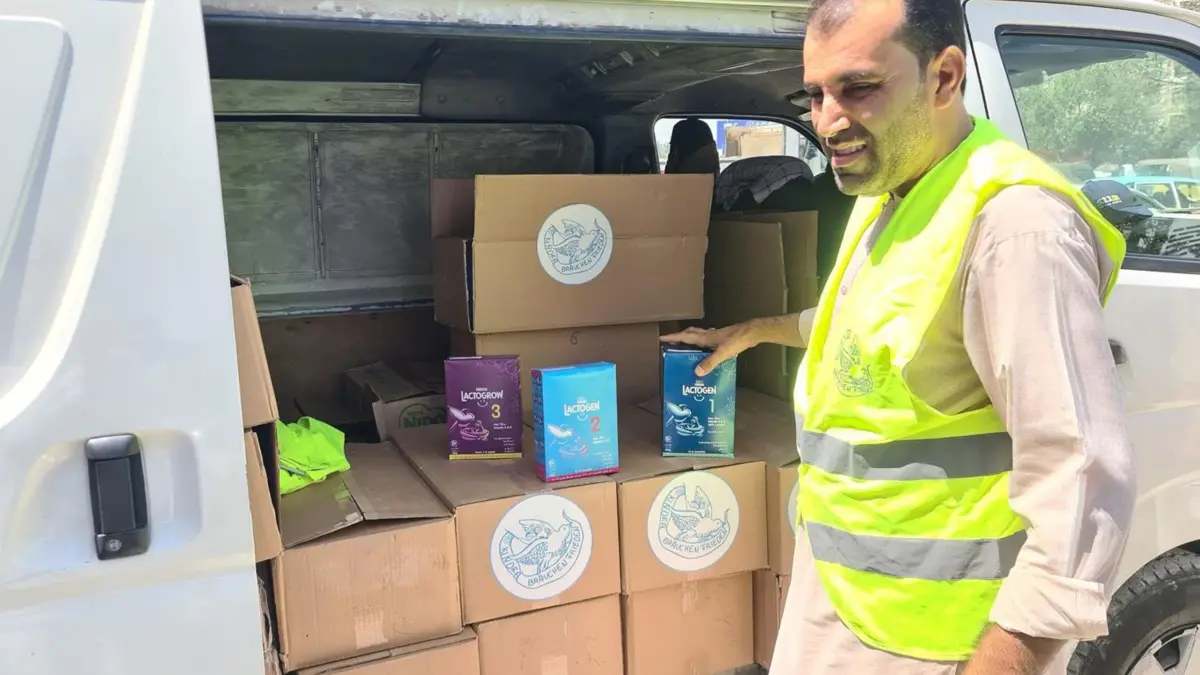Eine erste große Lieferung Milchpulver ist schon in Afghanistan eingetroffen und kann in vier (!) Provinzen mit dem Transporter verteilt werden.