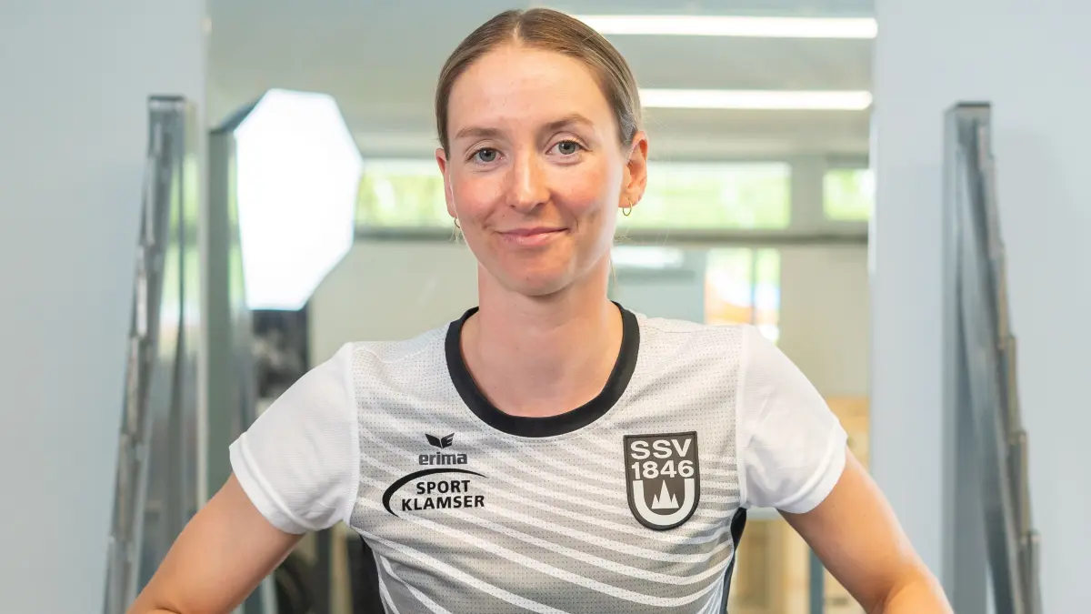 Ulmer Triathletin Gomez-Göggel: Bereit für Olympia 2024?
Marlene Gomez-Göggel zählt zu den besten deutschen Triathletinnen. Für ihre Teilnahme an den Olympischen Spielen 2024 muss sie jedoch kämpfen. Wie fühlt sie sich ein Jahr vor den Spielen? Ein Trainingsbesuch