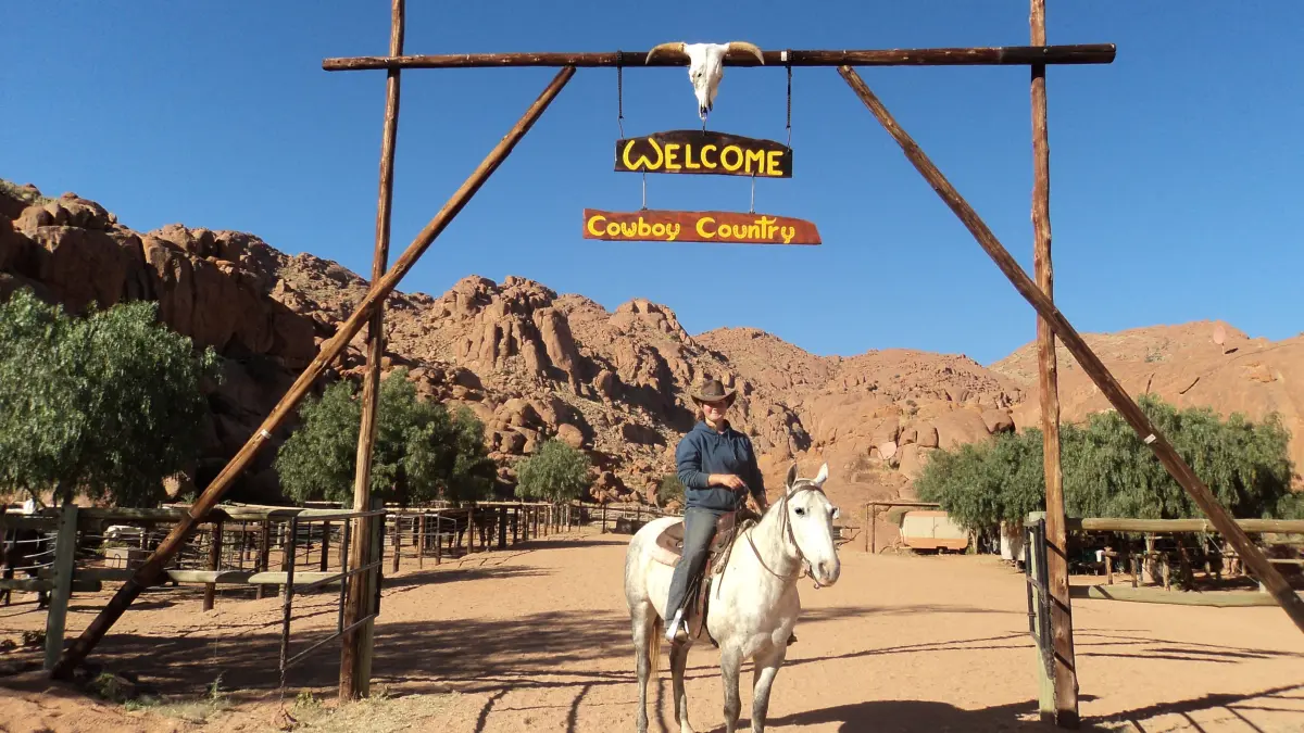Patricia Zinnecker als Cowgirl kurz nach dem Abitur in Namibia.