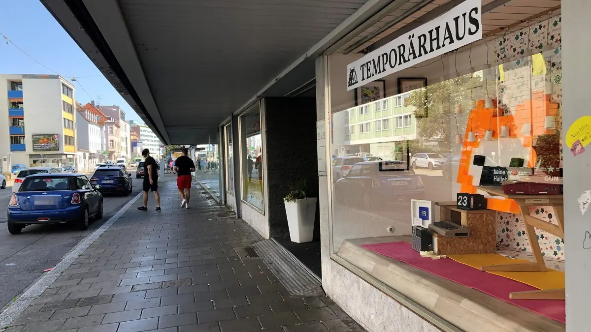 Seit Sommer 2023 befinden sich im ehemaligen Sport Sohn in Neu-Ulm das Haus der Nachhaltigkeit und das Temporärhaus.
