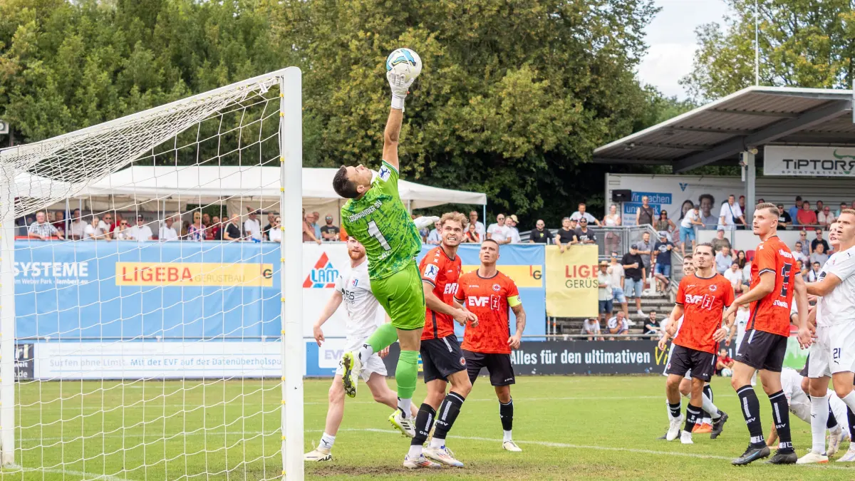 1. Goeppinger Sportverein vs. SG Barockstadt Fulda-Lehnerz, Fußball, Regionalliga Suedwest, 04. Spieltag, 2024 / 2025, 17.08.2024: Matthias Layer (1. Goeppinger Sportverein, #1),
1. Goeppinger Sportverein vs. SG Barockstadt Fulda-Lehnerz, Fußball, Regionalliga Suedwest, 04. Spieltag, 2024 / 2025, 17.08.2024,
Foto: Eibner-Pressefoto/Max Vogel
