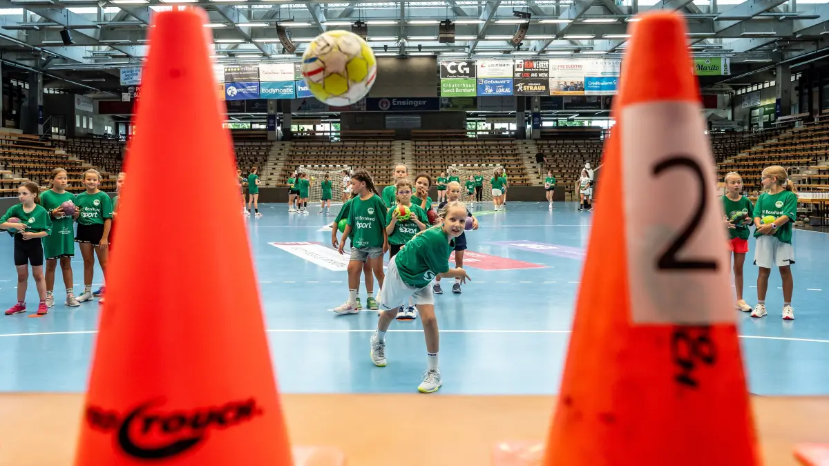 EWS-Arena Players Night Frisch Auf Frauen Handballcamp Autogrammstunde