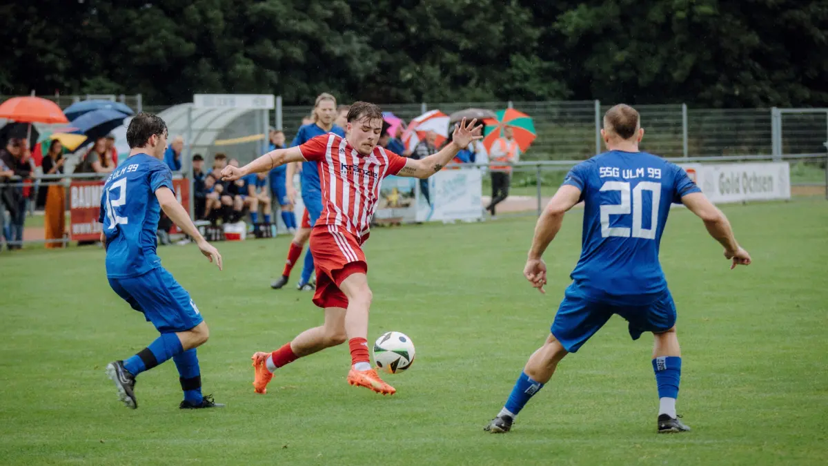 Fußball-Landesliga: Am zweiten Spieltag der Quali-Staffel Nord kam es zum Derby zwischen der SSG Ulm 99 und dem TSV Buch.