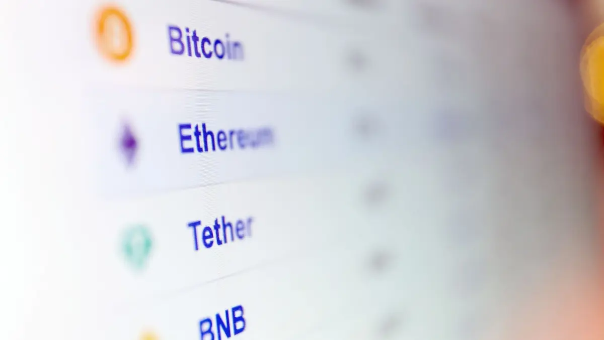 Kryptowährungen: PRODUKTION - 22.02.2022, Bayern, Kaufbeuren: Auf einer Finanzwebseite sind verschiedene Kryptowährungen zu sehen. (zu dpa: «Finanzaufsicht zieht 13 Krypto-Geldautomaten aus dem Verkehr») Foto: Karl-Josef Hildenbrand/dpa +++ dpa-Bildfunk +++