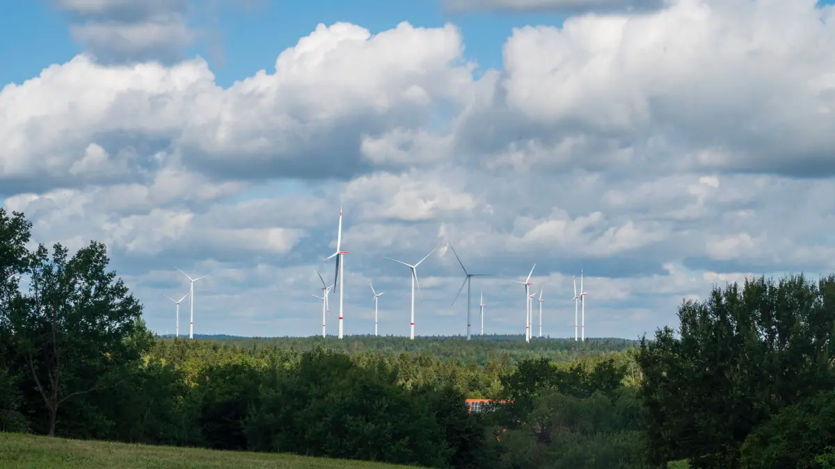 Windpark Kohlenstraße unterhalb vom Altenbergturm, Richtung Uhlbachhof.
