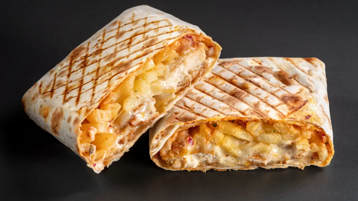 NPG-Standardlizenz, French Taco: Neuer Fastfood-Trend in Reutlingen. Französische Tacos mit Hähnchenschnitzel. Download am 22.8.2024 für Redaktion Reutlingen. 697547930 Foto: © izikmd/adobe.stock.com