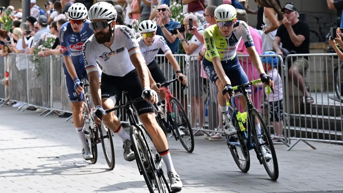 Radsport: Deutschland Tour: 23.08.2024, Baden-Württemberg, Heilbronn: Radsport: Deutschland Tour, Heilbronn - Schwäbisch Gmünd (174,60 km), 2. Etappe: Der deutsche Fahrer Simon Geschke beim Start in Heilbronn. Foto: Bernd Weißbrod/dpa +++ dpa-Bildfunk +++