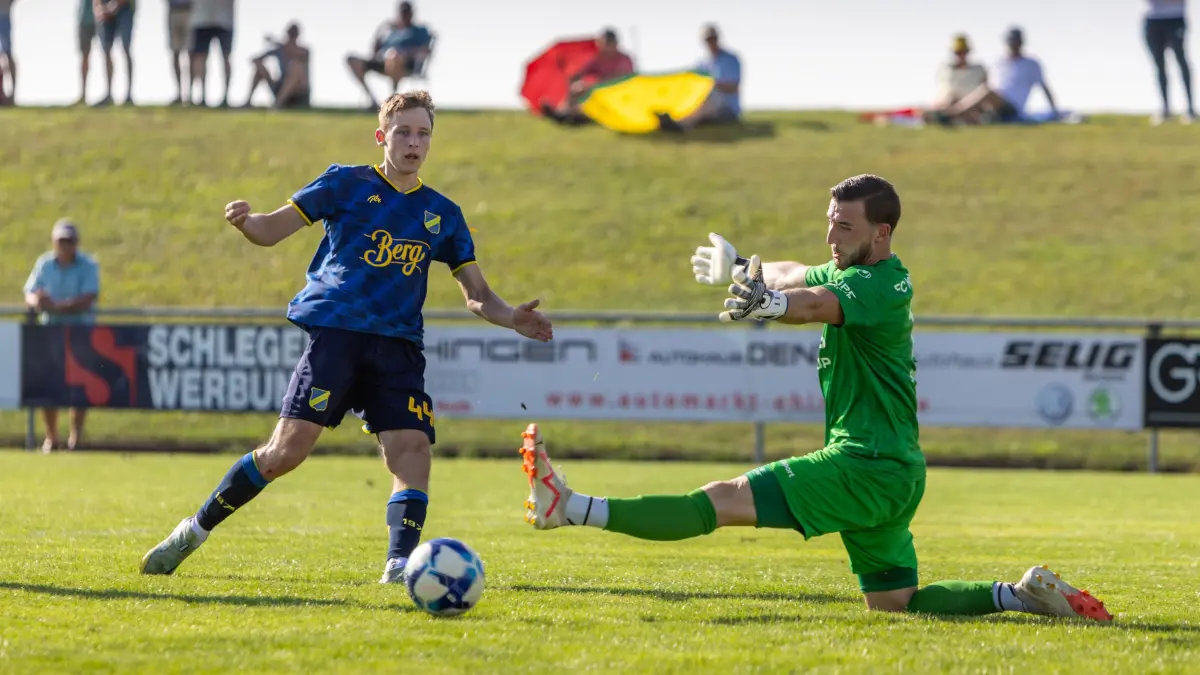 SSV Ehingen-Süd - FC Holzhausen 1:3 Verbandsliga Jonas Dress vergibt die Chance zum 2:0