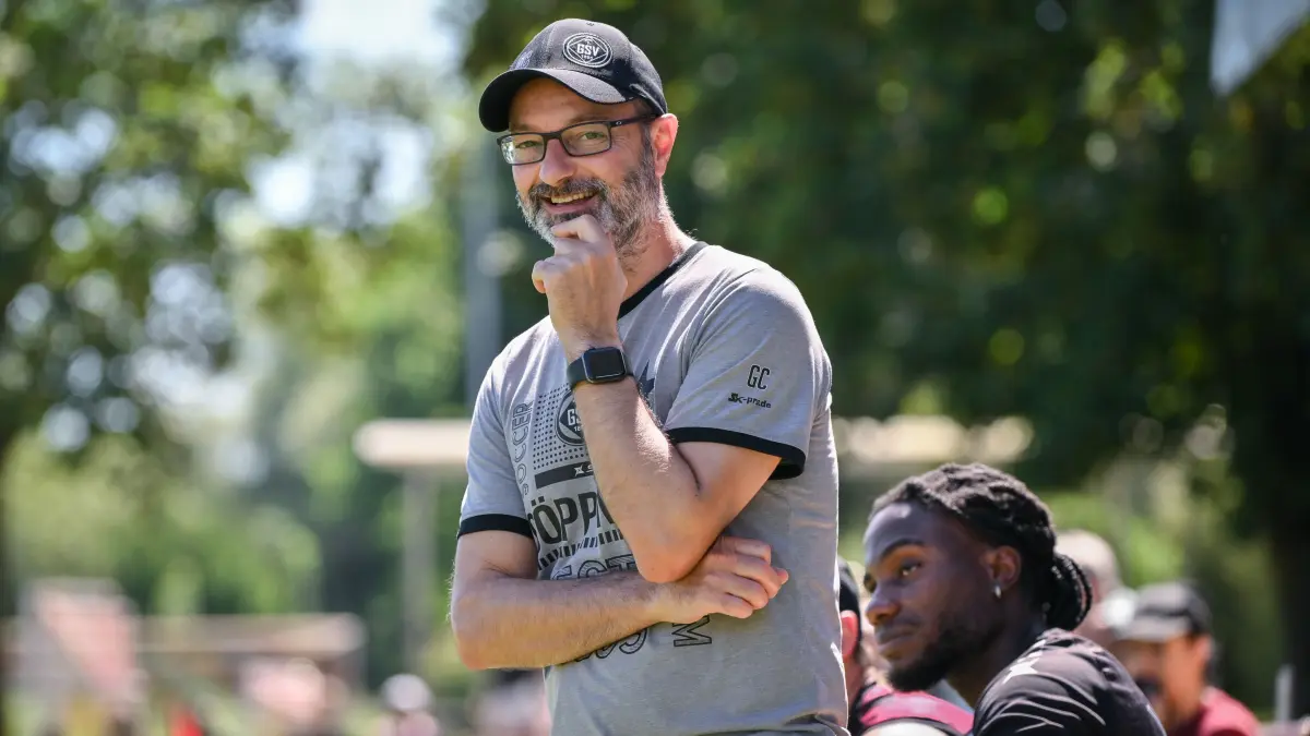 Trainer Gianni Coveli musste mit seinem Göppinger Sportverein bei Eintracht Trier eine Auswärtsniederlage in der Regionalliga akzeptieren. Foto: Eibner-Pressefoto/Claus G. Stollrainer