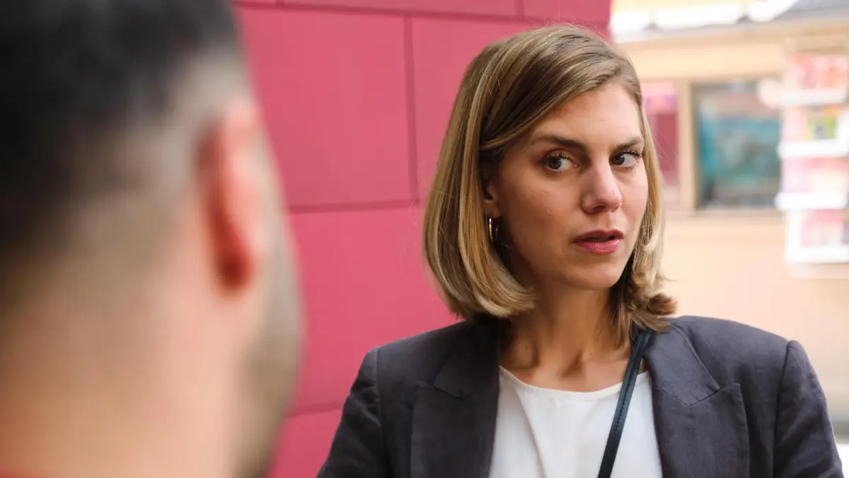 Unter uns Vorschau: Easy ist Stella auf der Spur | swp.de