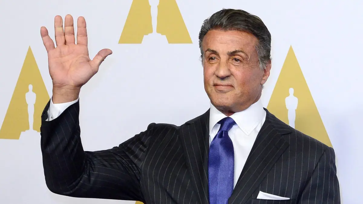 FILE - US-Schauspieler Sylvester Stallone, aufgenommen in Beverly Hills, Kalifornien, USA, am 08 Februar 2016. (Zu dpa "Sylvester Stallone will «Creed-Fortsetzung» in 2018 drehen" vom 02.09.2017) Foto: Mike Nelson/EPA/dpa ++ +++ dpa-Bildfunk +++