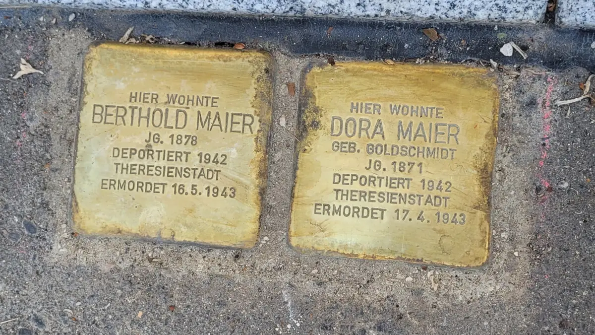 Neue Stolpersteine in Buttenhausen. Sie wurden anlässlich des Europäischen Tages der jüdischen Kultur in der Mühlgasse verlegt.