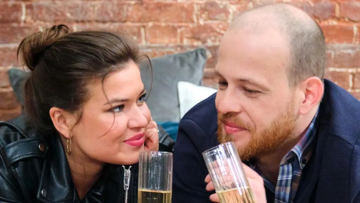 Vivien (Sharon Berlinghoff) und Tobias (Patrick Müller) glauben beruhigt, dass David alles im Griff hat.