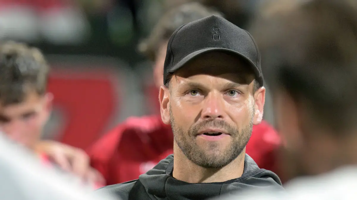 Fussball | SSV Reutlingen vs. Calcio Leinfelden-Echterdingen: Fussball | SSV Reutlingen (rot) vs. Calcio Leinfelden-Echterdingen (blau) // 2024-09-04 // Foto: Joachim Baur // Trainer Philipp Reitter (SSV Reutlingen)