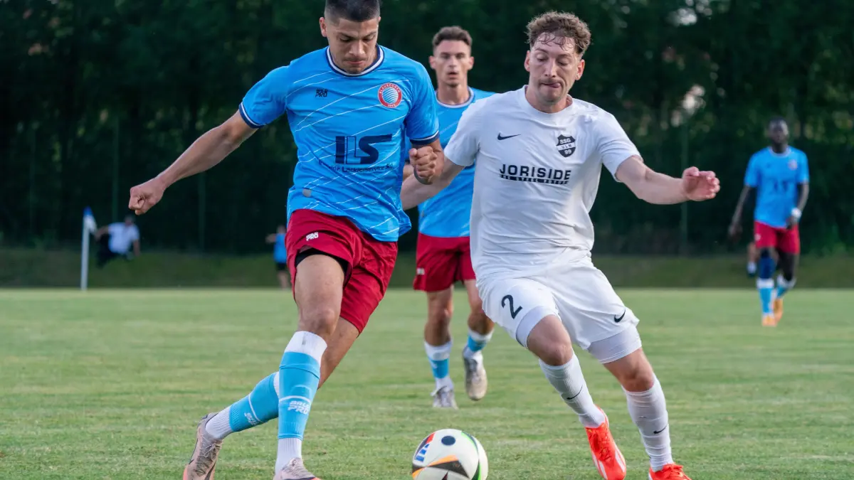 Fußball, WFV-Pokal Achtelfinale. SSG Ulm 2 Björn Haußer oder FC Blaubeuren 7 Marko Vojakovic