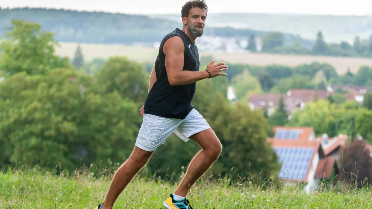 sportlicher Pastor Daniel Rentschler der Citychurch Ulm: Er trainiert für einen Sponsorenlauf beim Einstein-Halbmarathon, um Geld für die Einrichtung eines Proberaums für Kinder und Jugendliche zu sammeln