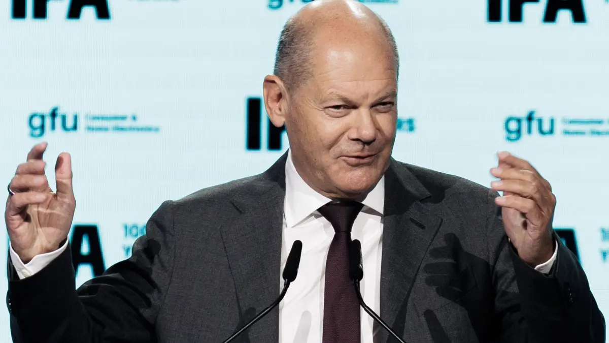 IFA-Eröffnungsgala mit Bundeskanzler Olaf Scholz: 05.09.2024, Berlin: Bundeskanzler Olaf Scholz (SPD), spricht bei der Eröffnungsgala die 100. Ausgabe der IFA. Während IFA bisher für Internationale Funkausstellung stand, nennt sich die Messe seit diesem Jahr „innovation for all - Innovation für alle“.“ Foto: Carsten Koall/dpa +++ dpa-Bildfunk +++