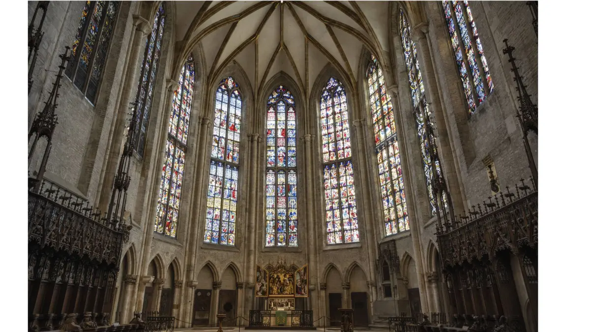 Chorraum und Chorfenster vom Ulmer Münster, Ulm, Baden-Württemberg, Deutschland, Europa Choir and choir windows of Ulm Minster, Ulm, Baden-Württemberg, Germany, Europe Copyright: imageBROKER/MarkusxKeller iblmkl11128073.jpg Bitte beachten Sie die gesetzlichen Bestimmungen des deutschen Urheberrechtes hinsichtlich der Namensnennung des Fotografen im direkten Umfeld der Veröffentlichung
