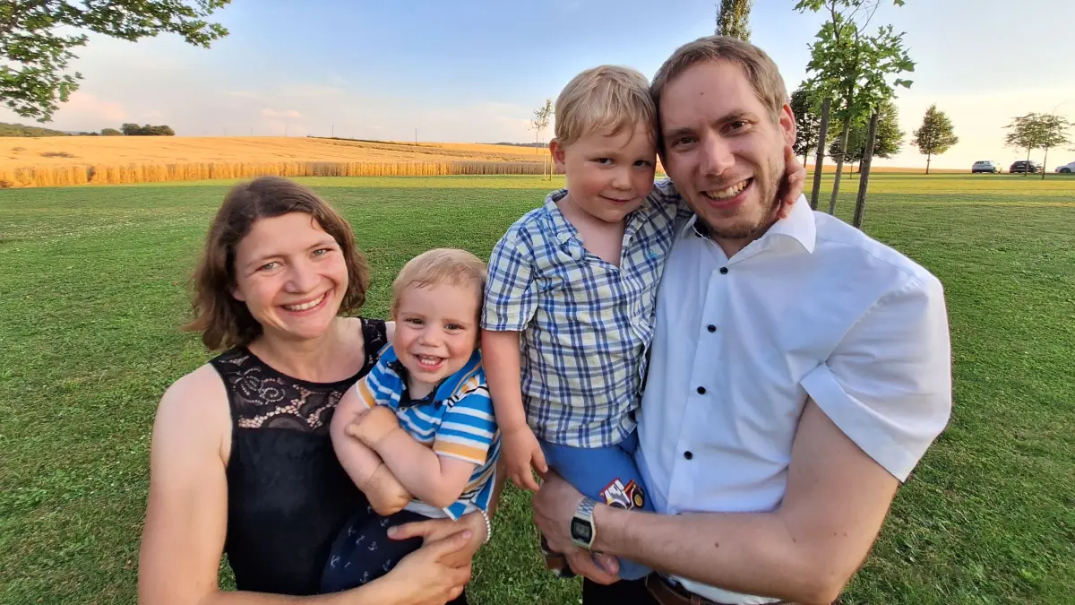 Stefan Mack ist mit seiner Frau Verena und den beiden Söhnen David und Samuel nach Hayingen gezogen und wird am Sonntag, 15. September, als neuer Pfarrer eingesetzt.
