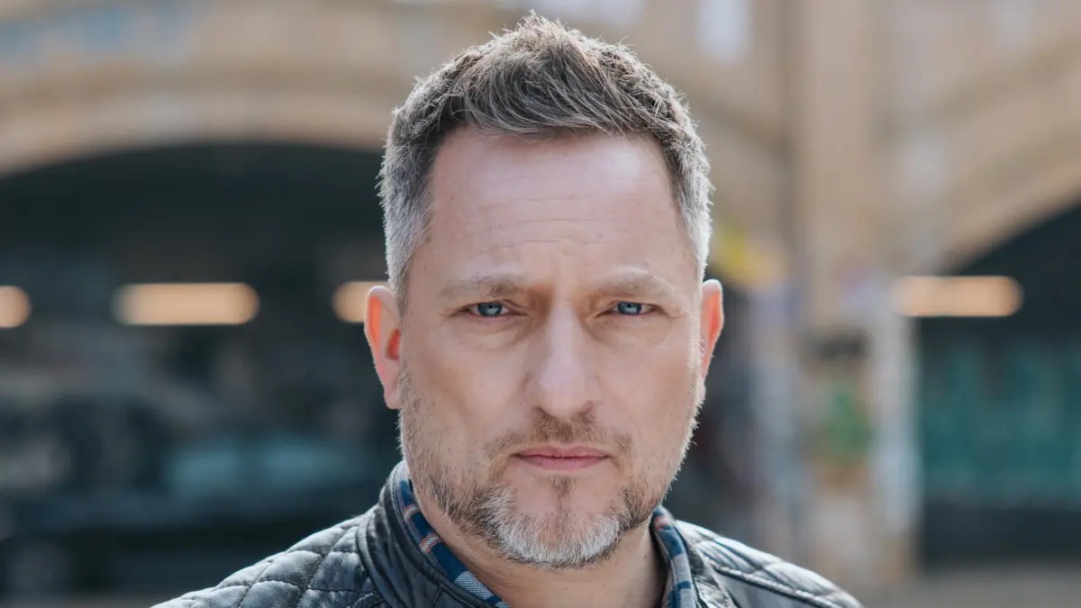Michi (Lars Pape) zeigt nun seine böse Seite.
