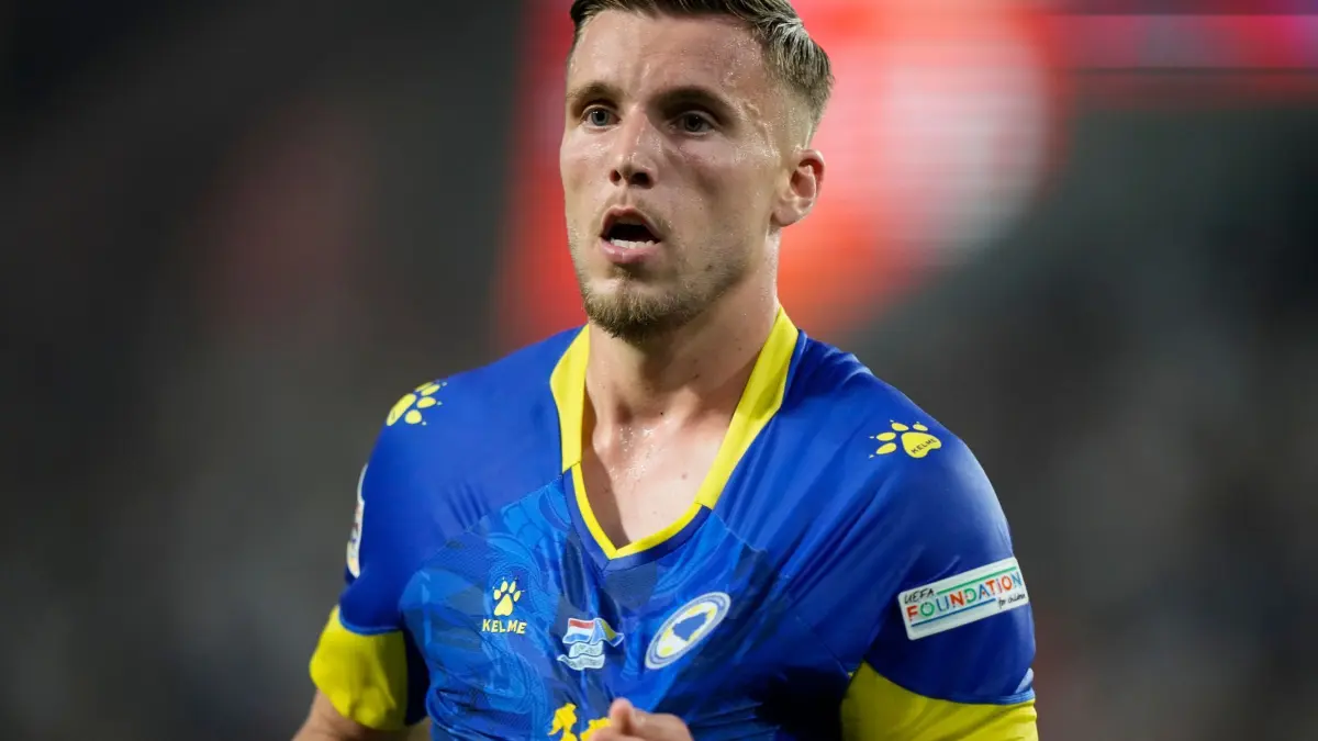 Niederlande - Bosnien und Herzegowina: 07.09.2024, Niederlande, Eindhoven: Fußball: Nations League A, Niederlande - Bosnien und Herzegowina, Gruppenphase, Gruppe 3, 1. Spieltag: Bosniens Ermedin Demirovic jubelt nach dem Führungstreffer seiner Mannschaft. Foto: Peter Dejong/AP/dpa +++ dpa-Bildfunk +++