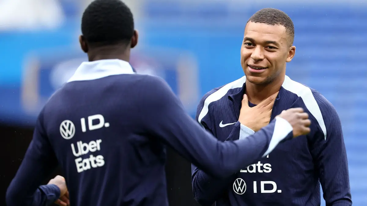 France's forward #10 Kylian Mbappe (R) speaks with France's forward #11 Ousmane Dembele during a training session at the Groupama Stadium in Decines-Charpieu, central-eastern France, on September 8, 2024, on the eve of the UEFA Nations League football match between France and Belgium. (Photo by FRANCK FIFE / AFP)