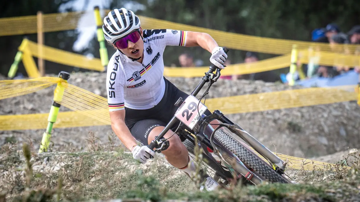 Nina Graf, ehemals Benz, fährt eine Woche nach ihrem WM-Start im Bundesliga-Rennen in Winterberg an die Spitze.