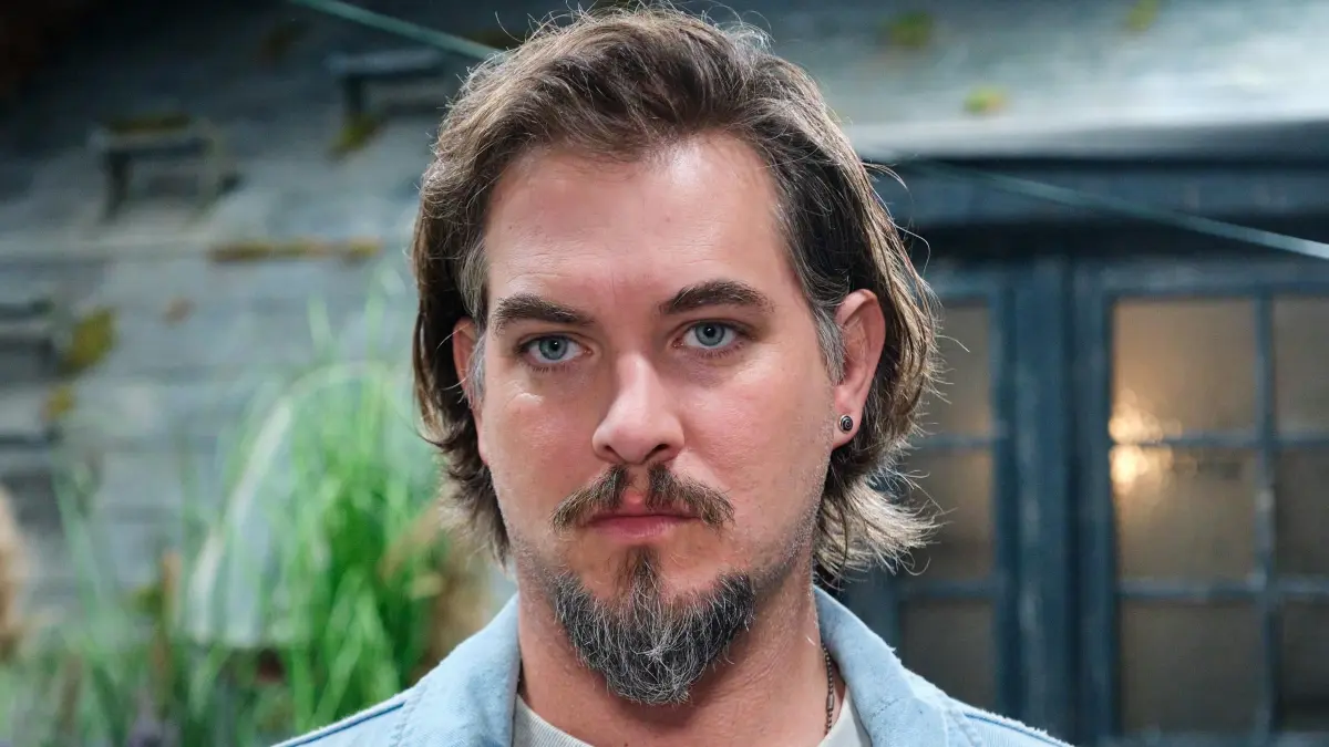 David (Diego Carlos Seyfarth) bekommt mit, dass die Lassners ihn betrogen haben.