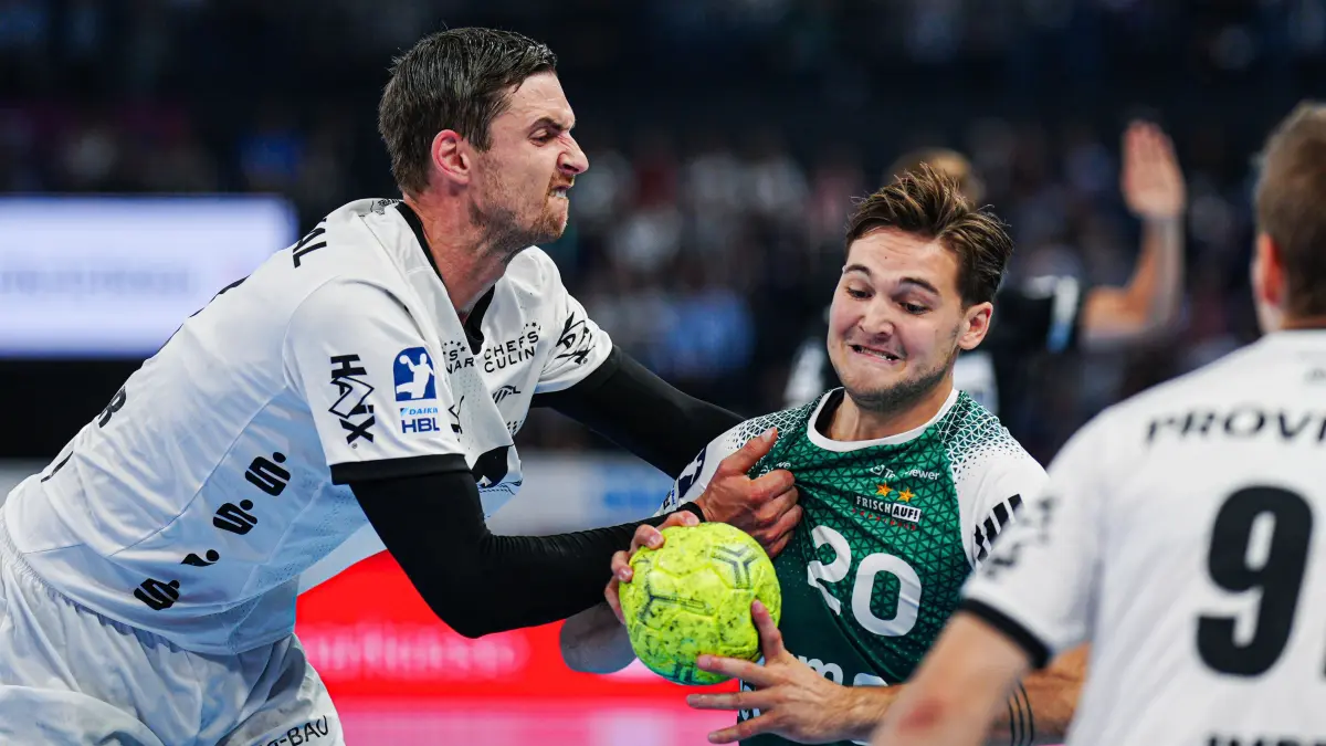 GER, THW Kiel vs. Frisch Auf! Goeppingen, Handball, Bundesliga, Spieltag, 2, Saison 2024/2025, 12.09.2024: Hendrik Pekeler (THW Kiel, #61), Ludvig Hallbaeck (Frisch Auf Goeppingen, #20)
GER, THW Kiel vs. Frisch Auf! Goeppingen, Handball, Bundesliga, Spieltag, 2, Saison 2024/2025, 12.09.2024
Foto: Eibner-Pressefoto/Marcel von Fehrn